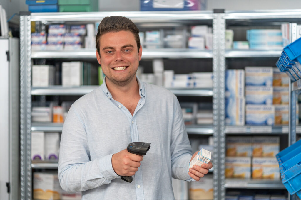 Mitarbeiter von SchwabenBlister bei der Arbeit